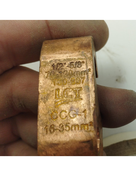 Conector a compresion para puesta a tierra