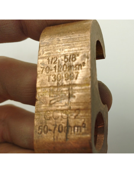 Conector a compresion para puesta a tierra