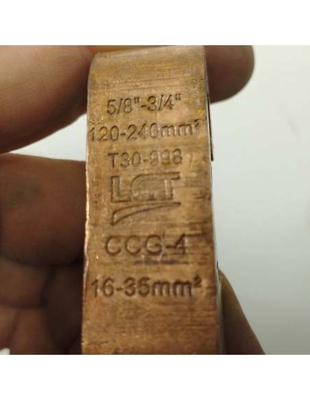 Conector a compresion para puesta a tierra